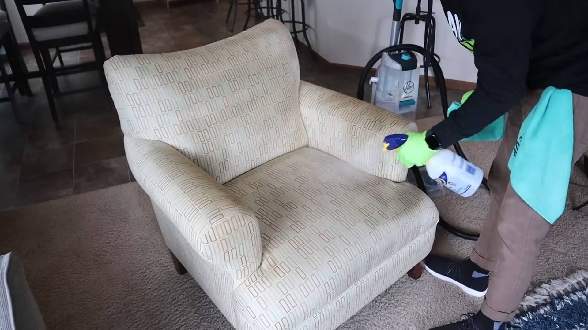 Sofa richtig reinigen DIY